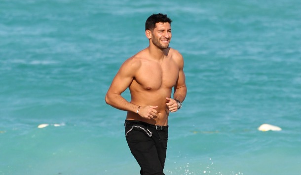 The male cast members from the tv show 'Les Anges de la téléréalité 5' shirtless on the beach in Miami Beach, FL. Pictured: Samir Benzema Ref: SPL485409 220113