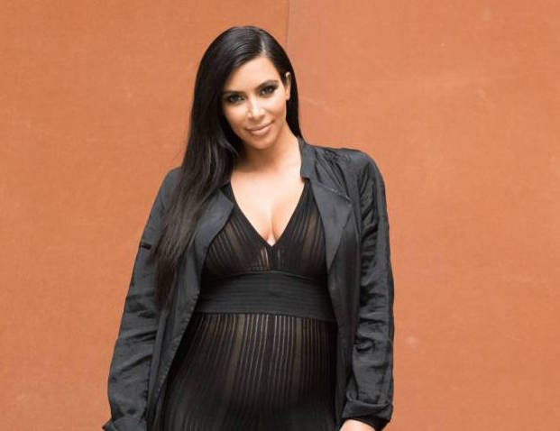 401581-kim-kardashian-enceinte-lors-d-une-624x600-3