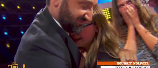 c-est-pour-nous-c-est-cadeau-cyril-hanouna-emu-aux-larmes-en-offrant-une-voiture-a-une-famille-nombreuse-video