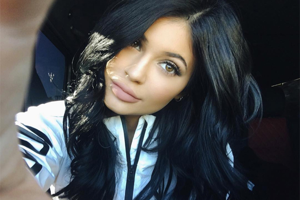 kylie0jenner-everyday-makeuo-tutorial